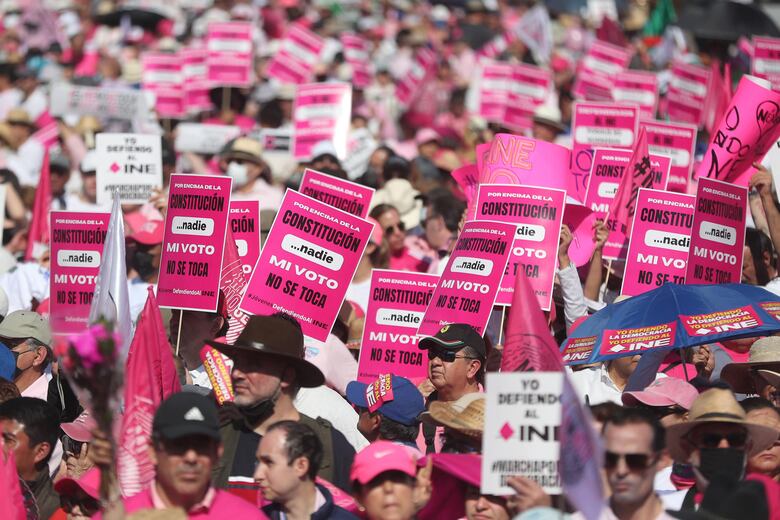 Miles de ciudadanos piden al Supremo mexicano echar atrás ‘plan B’ electoral
