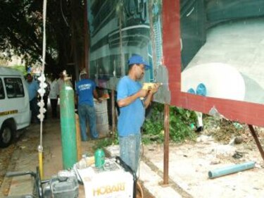 Por incumplir normas, Alcaldía ha removido 150 vallas de la capital