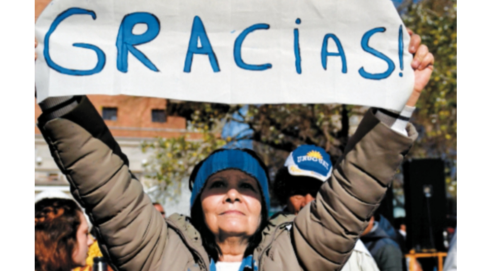 Uruguay vuelve del Mundial entre aplausos y felicitaciones