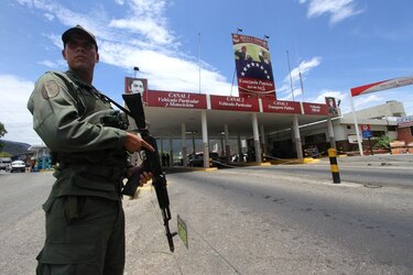 Canciller de Venezuela confirma cita del miércoles con su colega de Colombia