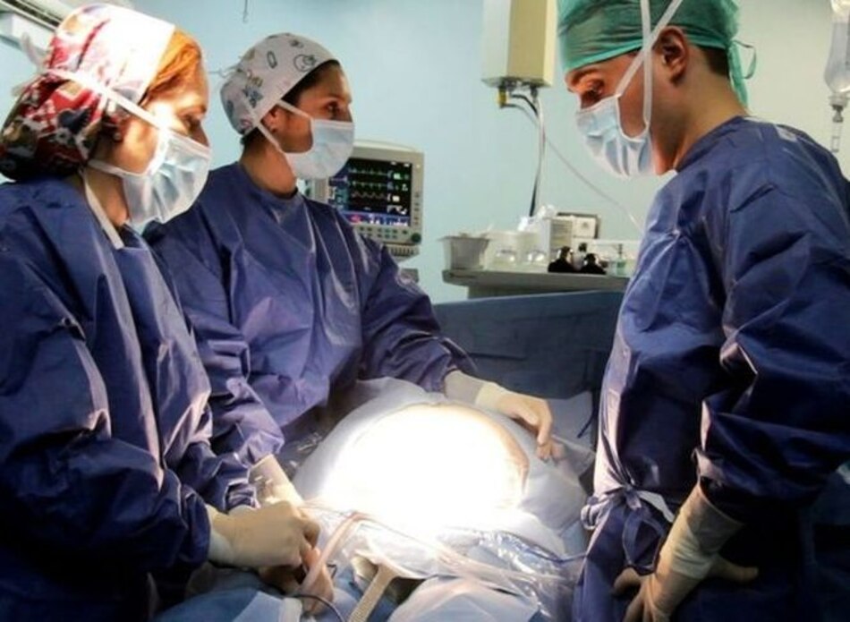 Una mujer de 64 años da a luz a gemelos en España