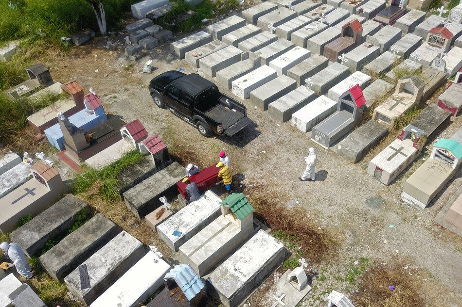 Ecuador retiró casi 800 cadáveres de viviendas de Guayaquil, núcleo de la pandemia