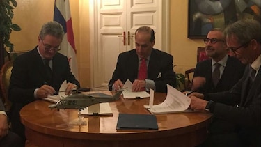 Panamá y Finmeccanica firman contrato para la entrega de dos helicópteros