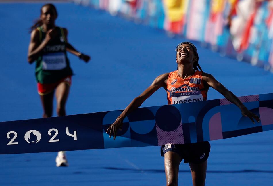 Sifan Hassan, campeona con récord olímpico del maratón