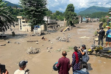 Avalancha en la frontera entre Nepal y Tíbet deja más de 150 muertos y centenares de desaparecidos
