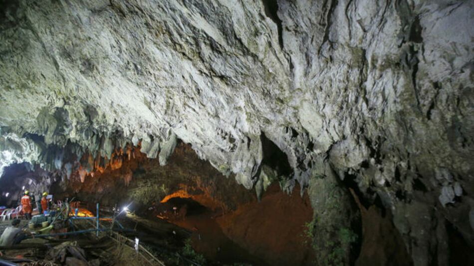 Aceleran rescate en cueva de Tailandia al bajar la lluvia