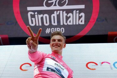 Kittel gana la tercera etapa y se coloca líder del Giro de Italia