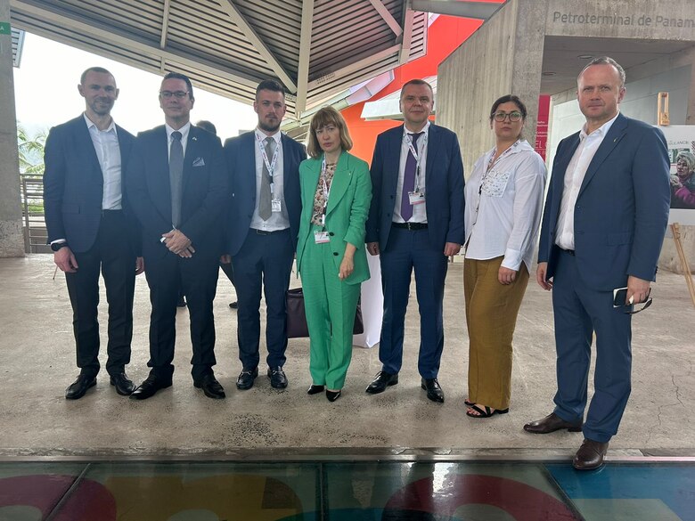 Fracturado pero inquebrantable: fotografías de la guerra en Ucrania en el Museo de la Biodiversidad