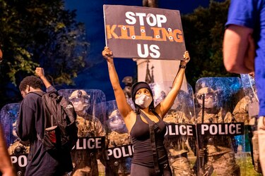 Las protestas contra la violencia policial y el racismo sacuden Estados Unidos