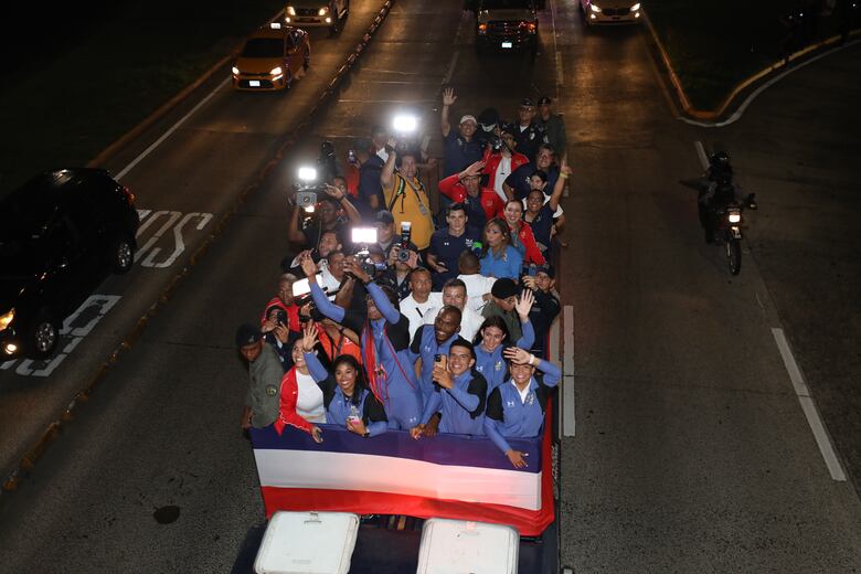 Atheyna Bylon regresó triunfante y celebró con todo el país