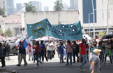 Siguen los bloqueos y las marchas; autoridades presentan 19 denuncias