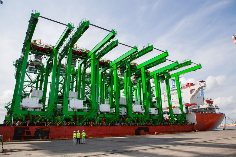 12 grúas híbridas se incorporan a los puertos locales; mientras se reporta alza en el movimiento de contenedores