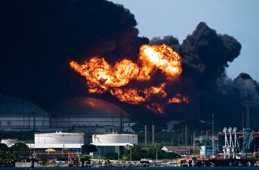Incendio de combustible en Cuba deja un muerto, 17 desaparecidos y 121 heridos