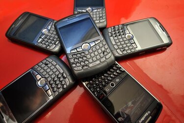 Desarrollan tecnología para cargar celulares con orina