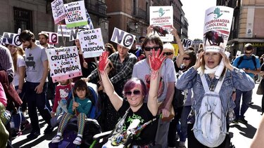 Miles de personas protestan en Madrid contra las corridas de toros