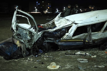 Al menos 15 muertos en accidente de un avión militar de carga en Bolivia, según bomberos