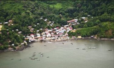 Un edificio colonial es parte del área protegida
