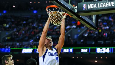 Suns y Mavericks desataron el furor