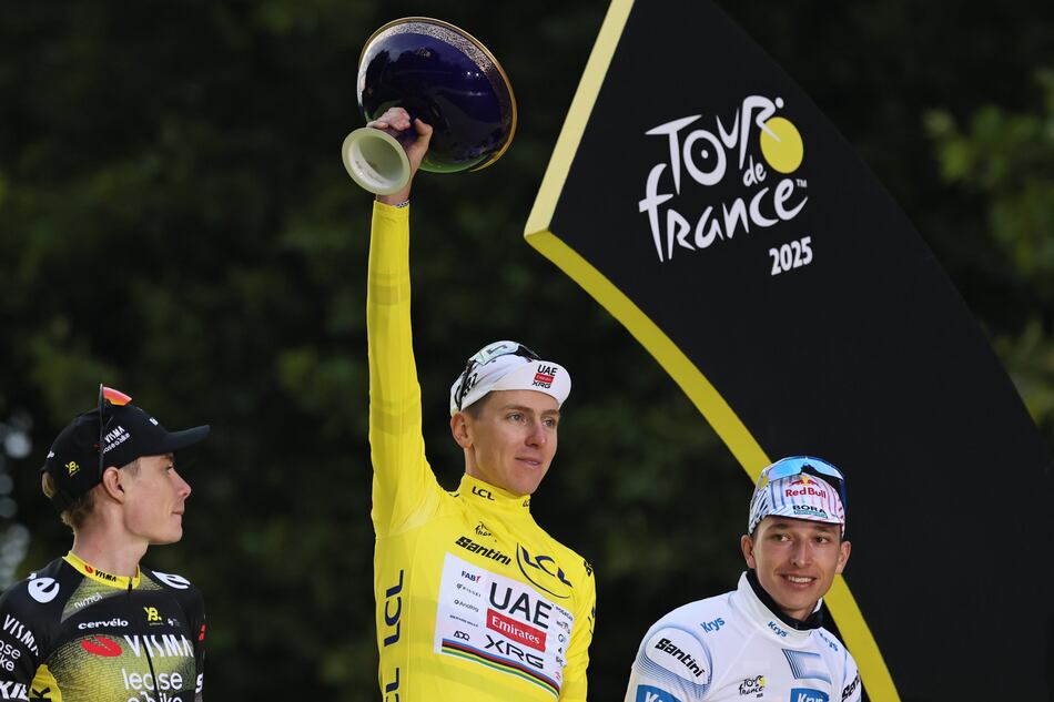 Tadej Pogacar agranda su leyenda en París, Van Aert se une a la fiesta