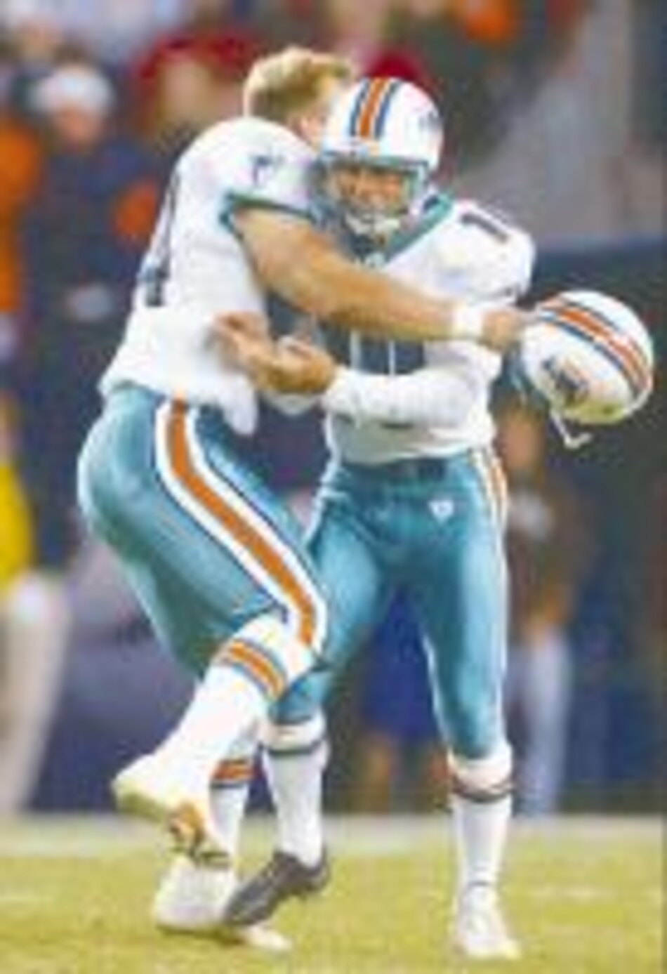 Dolphins ganan gracias a Olindo Mare