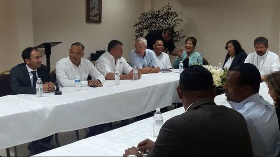 Concluye encuentro entre dirigentes de Colón y representantes del Ejecutivo