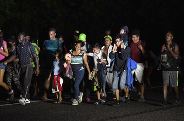 Una nueva caravana migrante avanza desde el sur de México