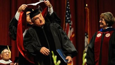 Relación de Ricardo Martinelli con la Universidad de Arkansas genera controversia