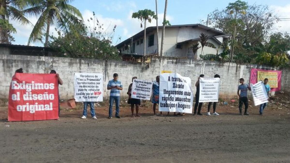 Los manifestantes se colocaron a un costado de la calle, en la T de Villalobos, sin bloquear el paso