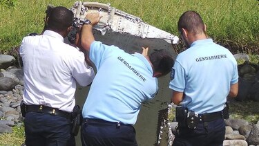 Expertos están casi seguros de que restos de Reunión son del avión MH370