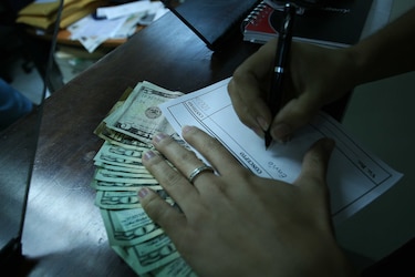 Inflación de Estados Unidos perjudica envío de remesas hacia América Latina