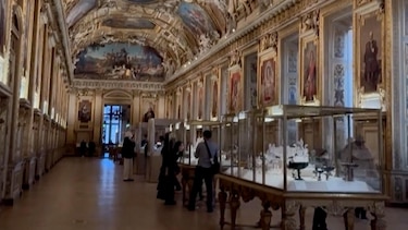 Un robo de joyas de ‘valor incalculable’ obliga a cerrar el museo del Louvre de París mientras la policía se lanza a la caza de los ladrones