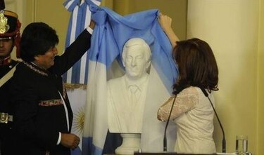 Argentina: Cristina Fernández se despide entre críticas y homenajes
