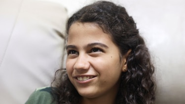 ‘Comí kétchup y queso y eso me mantuvo consciente’: la BBC habla con la niña de 12 años que sobrevivió 32 horas bajo los escombros tras los terremotos de Venezuela