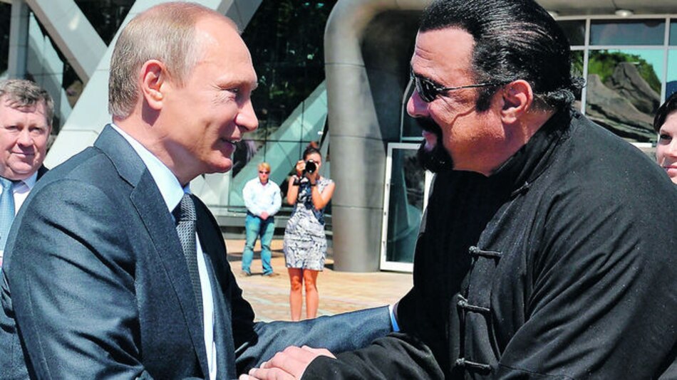 Putin otorga la nacionalidad rusa a Steven Seagal