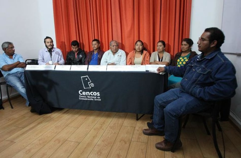 Padres de 43 jóvenes mexicanos piden libertad de trabajo para unidad del caso