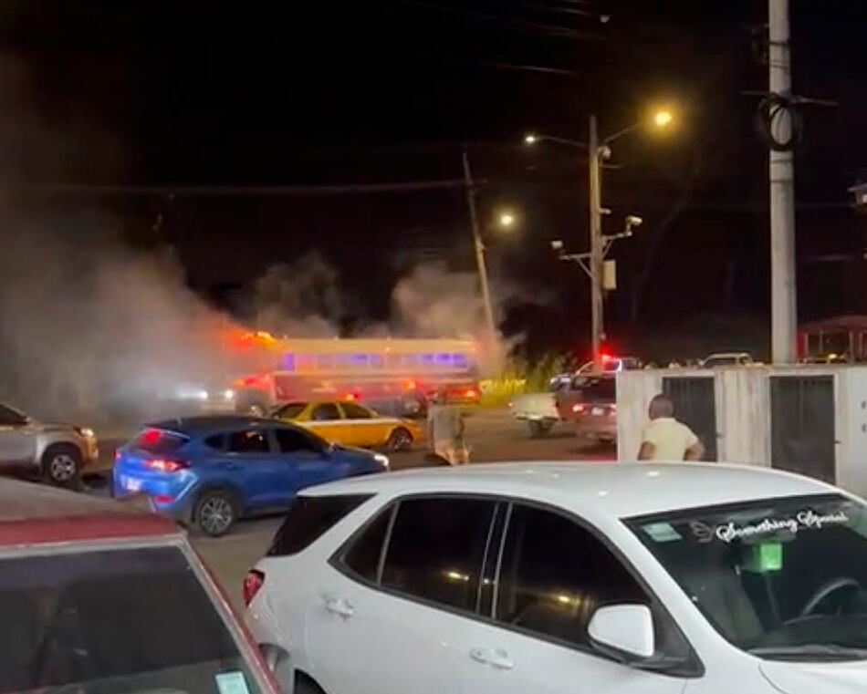 Incendio en un autobús deja una joven fallecida en Colón