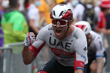 Kristoff gana la primera etapa del Tour y se enfunda el ‘maillot’ amarillo