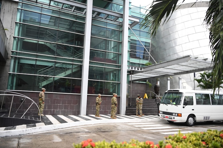 Ministro Ábrego afirma que 171 migrantes aceptaron el retorno voluntario, mientras que otro grupo sostiene que no estará a salvo en sus países