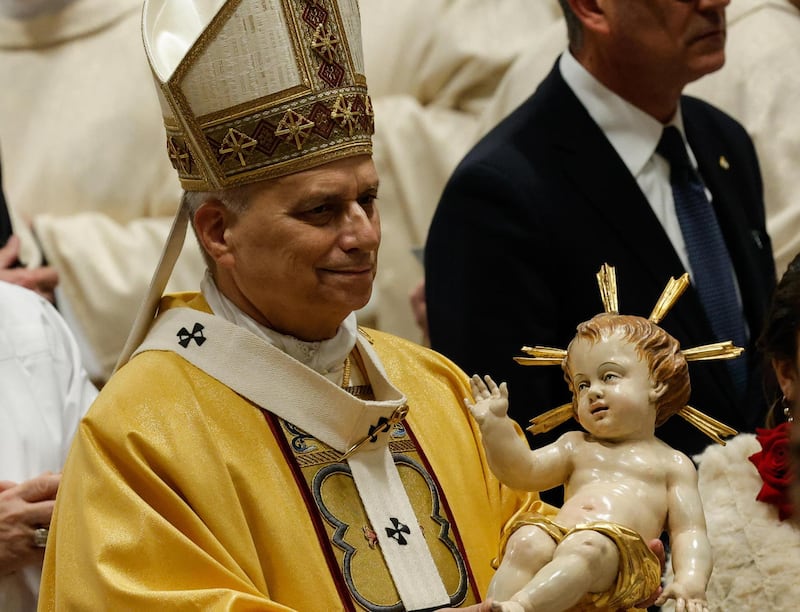 El papa León XIV lamenta la economía que trata ‘al hombre como mercancía’ en su primera misa del Gallo