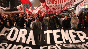 Temer se aferra al cargo y advierte sobre riesgo de desestabilización en Brasil