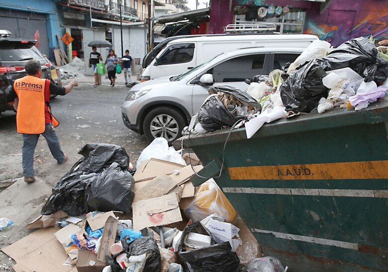 Basura se toma varias áreas de la capital en diciembre