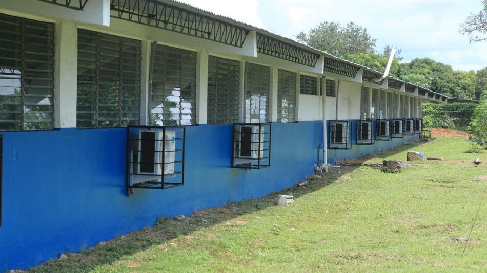 Energía solidaria: Naturgy mejora infraestructura eléctrica y climatización en escuela de Natá