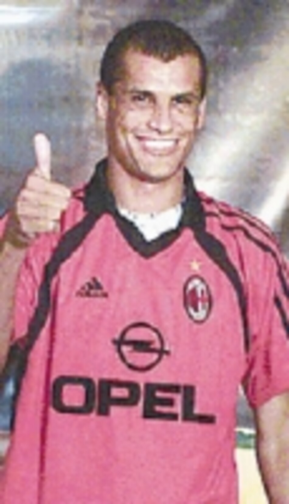 Rivaldo espera ser campeón con el Milan