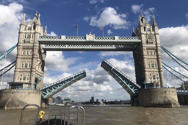 El ‘Tower Bridge’ de Londres se bloquea y causa gran congestionamiento