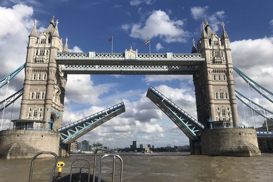 El ‘Tower Bridge’ de Londres se bloquea y causa gran congestionamiento