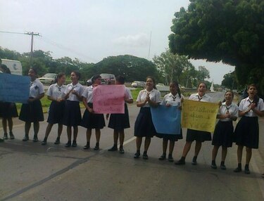 Alumnos en Macaracas reclaman nombramiento de docentes