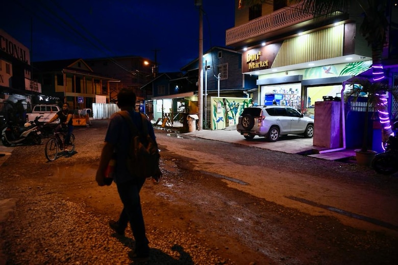 Isla Colón, hay tristeza en el paraíso