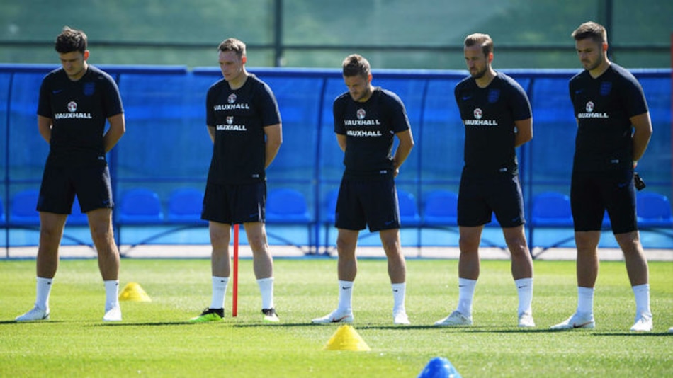 Inglaterra inicia Mundial al que llegó con total discreción