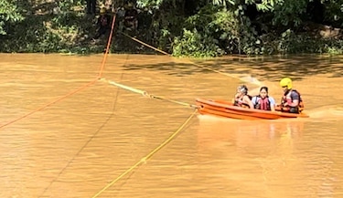 Rescatan a 11 personas, entre ellas 7 menores, en el río Mamoní en Chepo