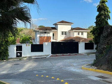 Otra causa contra Ferrufino: no terminó de pagar la casa en la que vive